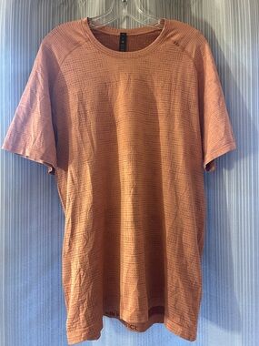 Mens LULUlemon distressed look Crewneck T-Shirt